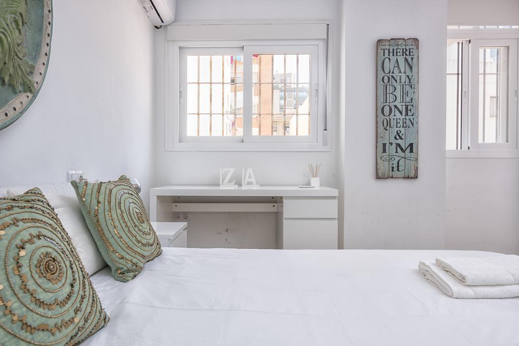 Cervantes Apartment In Malaga By Solaga Holiday Homes エクステリア 写真